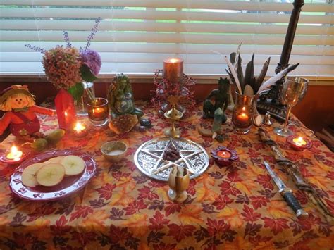 How do Wiccans celebrate the fall equinox